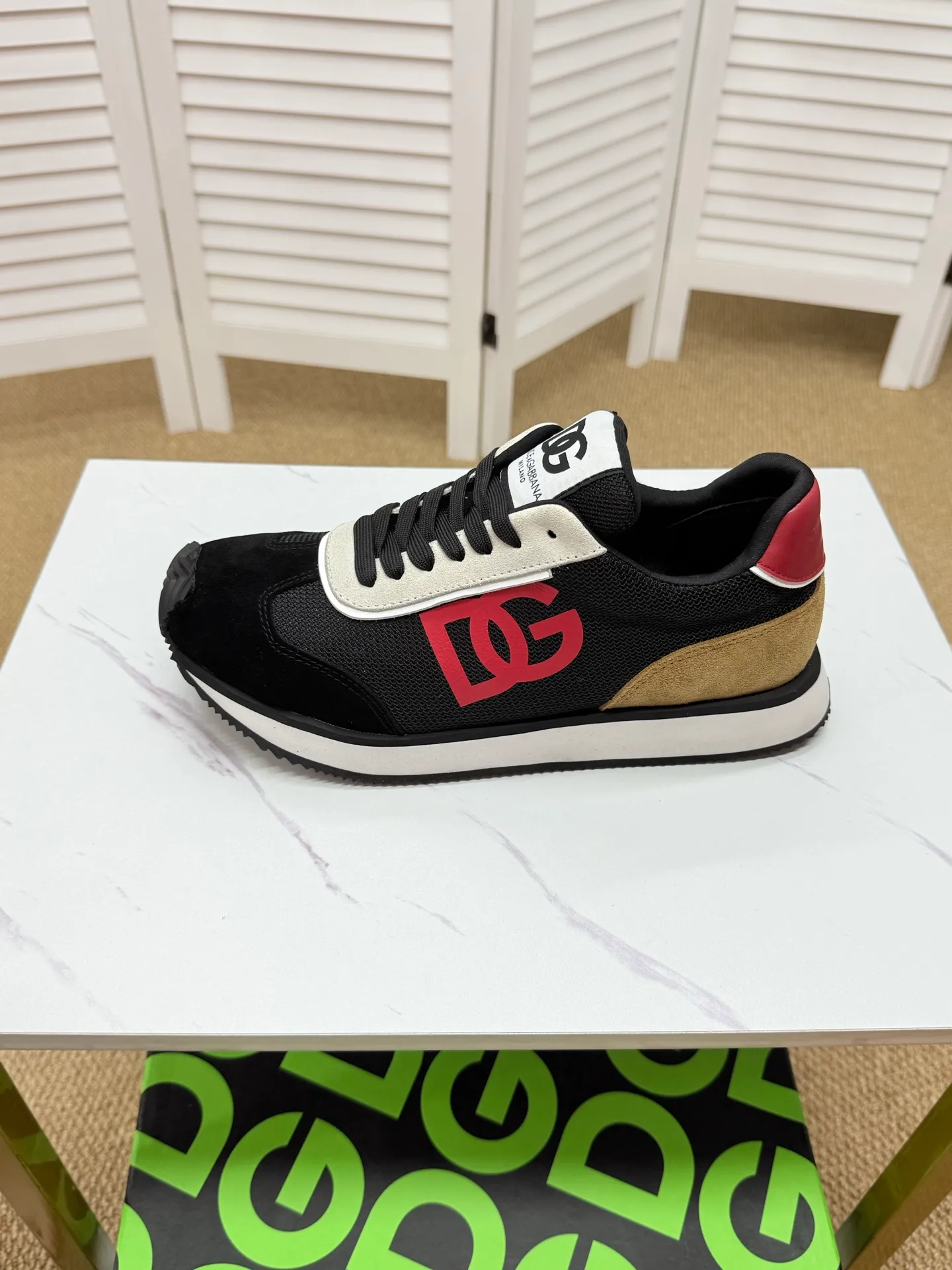 Men's clothing and shoes 250. The latest sports and casual shoes for couples (DG) are fashionable and versatile, and can add luster to various looks. Create an exquisite design with unique dynamic vitality and modern atmosphere, showing modern elegance. Size: 36-46 (45 and 46 are custom-made and cannot be returned or exchanged) Se